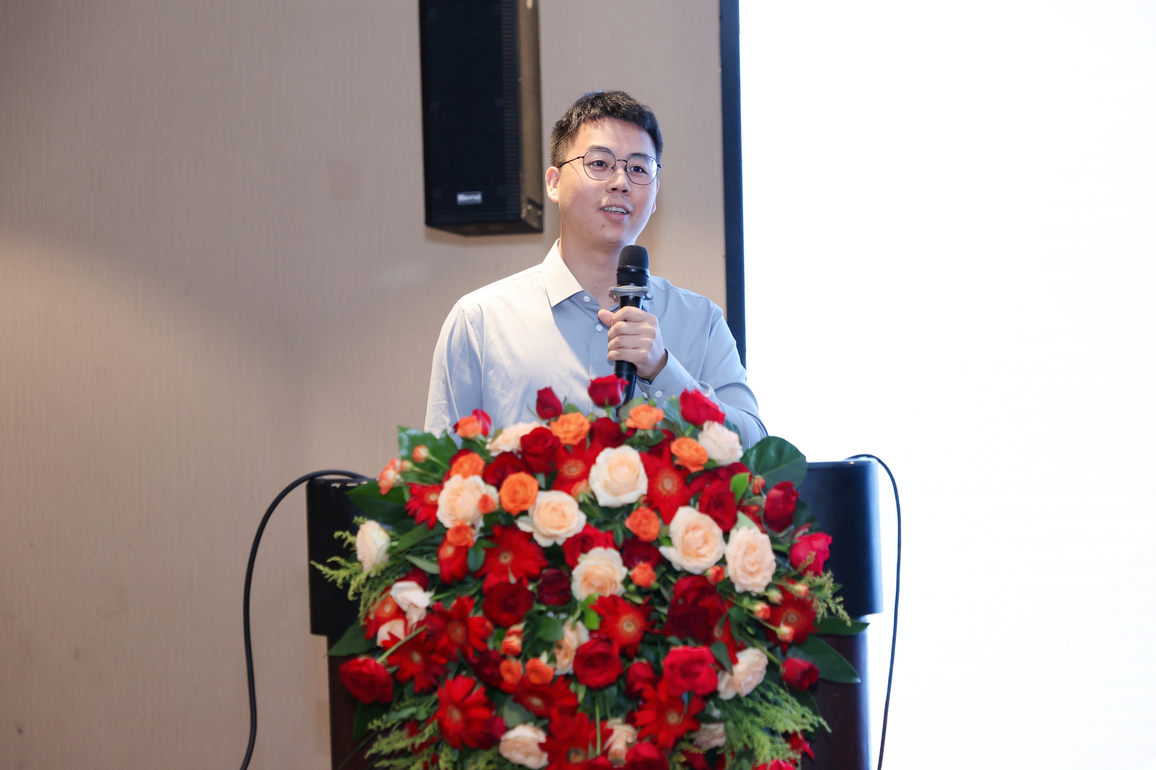 LIU_0443-opq3973751912